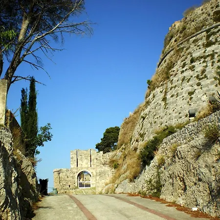 Apartament Polytropon *